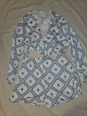 2x NWT Forever 21 White & Blue Printed Tie-Front Women's Jumper